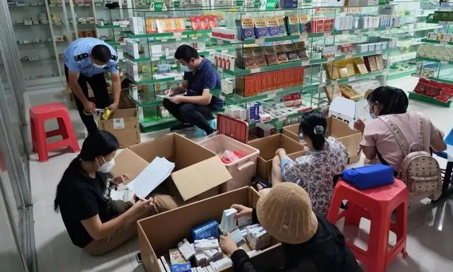 執(zhí)法人員查獲一起某零售藥店從非法渠道購進(jìn)藥品案
